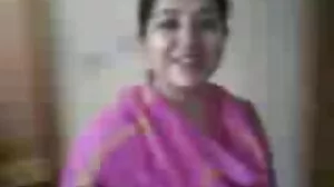 Blonde Busty MILF ඇය සමඟ සෙල්ලම් කිරීමට පිරිමි සෙල්ලම් බඩුවක් සොයා ගත්තාය