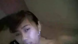 පොඩි සිසුවා පිටිපස්සෙන් කෙලෙව්වා