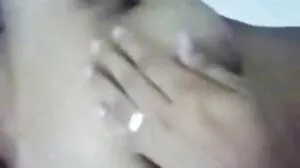 ඇගේ පරිපූර්ණ පාද මත කමිං