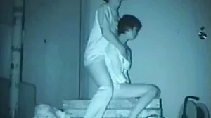 විශාල තට්ටු සහිත චබී ස්ලට් කම් පින්තාරු කරයි