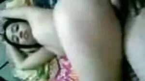 Isis ආදරය විශාල චොකලට් තලයක් මත විලාප තබයි