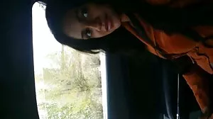 මේගන් වැස්සට කෙලවෙනවා