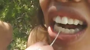 Smiley Chloe Scott ඇගේ Slit තුළ BWC ලබා ගනී