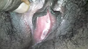 දවස පුරා තල්ලුවක් සඳහා TUSHY පරිපූර්ණ Tush! අඩි ලිට්ල් කැප්රිස්
