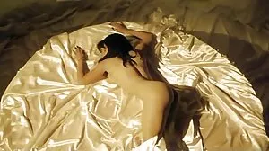 Nicole Aniston ගේ velvety cooch එක දරදඬු කුකුළෙකු විසින් පහර දෙයි